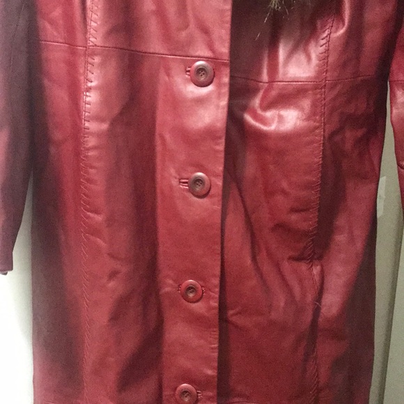 Beautiful red leather coat - Picture 3 of 3